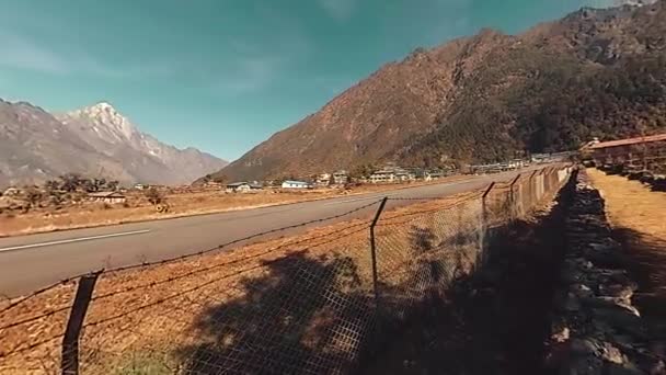 Lukla Nepal December 2017 Repülőgép Felszállás Repülni Kathmandu Vad Himalája — Stock videók
