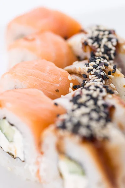 Conjunto Sushi Composição Fundo Branco Restaurante Comida Japonesa Prato Sushi — Fotografia de Stock