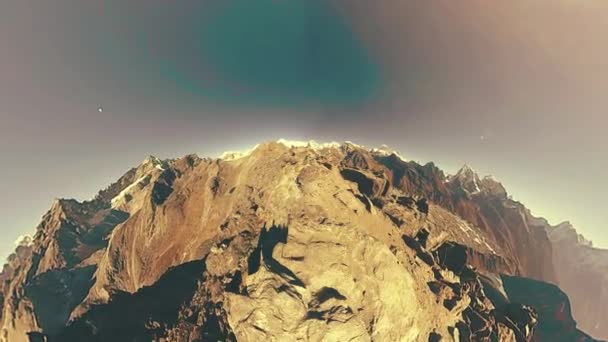 Cima Montaña Gokyo Bandera Budista Tibetana Oración Himalaya Salvaje Naturaleza — Vídeo de stock