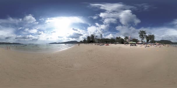 360 Krásná Pláž Mořský Písek Nebe Velké Slunce Mracích Dotýká — Stock video