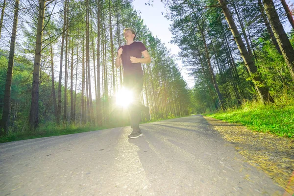 Біг Чоловіка Біжить Міському Парку Прекрасний Літній День Спортивна Фітнес Ліцензійні Стокові Фото