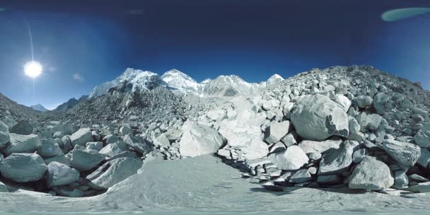 エベレストベースキャンプ場の360度パノラマビュー 美しい空とKhumbu氷河とエベレスト クムブ渓谷 サガルマタ国立公園 ヒマラヤのネパール Ebcトラックルートの終点 — ストック動画