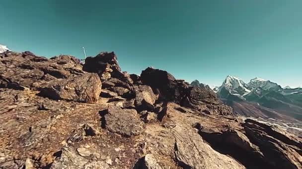 360 Gokyo Dağ Tepesi Tibet Budist Bayrağı Vahşi Himalayalar Yüksek — Stok video