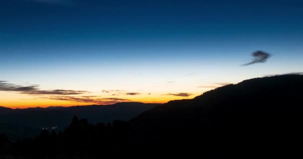 Dağ Gölü Zamanı Yaz Sonbaharda Azalır Vahşi Doğa Güzel Günbatımı — Stok video