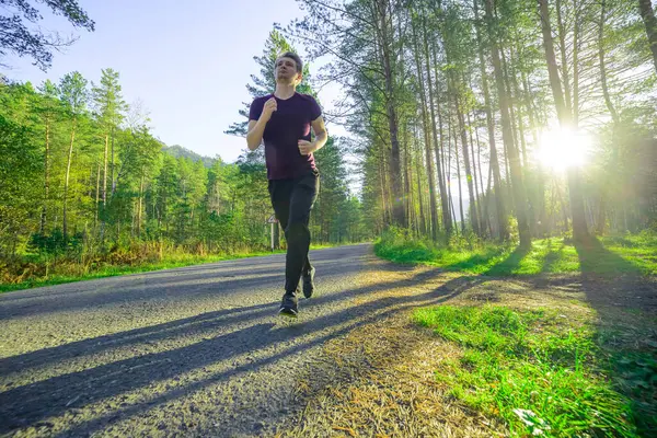 Біг Чоловіка Біжить Міському Парку Прекрасний Літній День Спортивна Фітнес Стокова Картинка