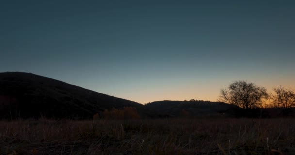 Горный Луг Заходом Солнца Летом Осенью Дикая Природа Сельское Поле — стоковое видео