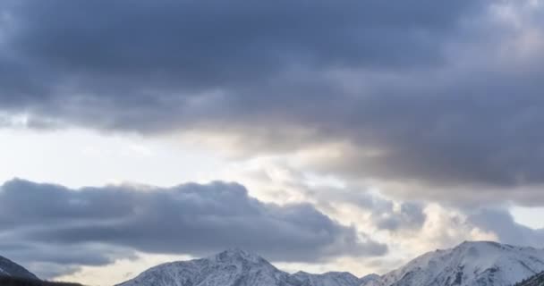 Sonbahar Zamanı Dağ Çayırlarında Destansı Bulutların Uhd Zaman Çizelgesi Kar — Stok video