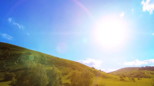 Uhd 초원은 여름이나 가을철에 러시아의 자연과 광선의 움직임 로열티 프리 스톡 비디오