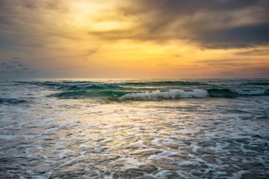 Güneşten sonra gökyüzünün renkleri