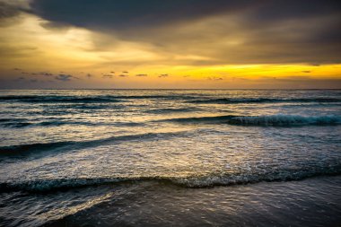 Güneşten sonra gökyüzünün renkleri