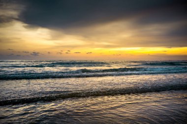 Güneşten sonra gökyüzünün renkleri