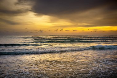 Güneşten sonra gökyüzünün renkleri