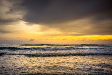 Güneşten sonra gökyüzünün renkleri