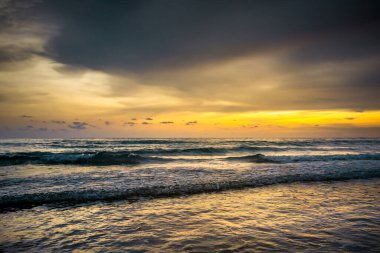 Güneşten sonra gökyüzünün renkleri