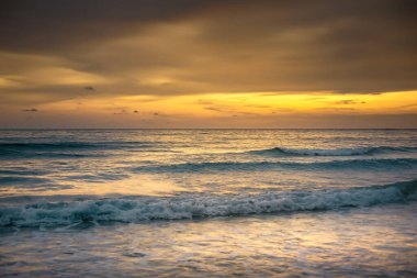 Güneşten sonra gökyüzünün renkleri