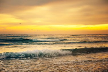 Güneşten sonra gökyüzünün renkleri