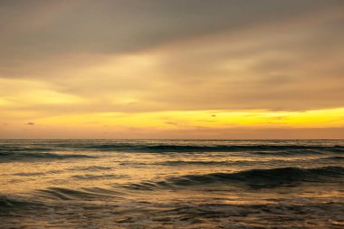 Güneşten sonra gökyüzünün renkleri