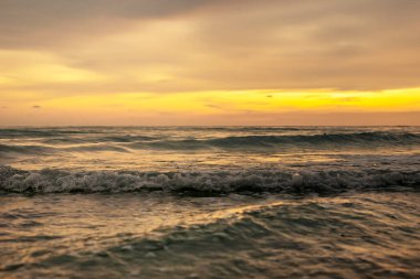 Güneşten sonra gökyüzünün renkleri