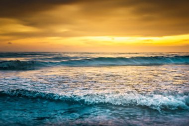 Güneşten sonra gökyüzünün renkleri