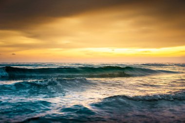 Güneşten sonra gökyüzünün renkleri