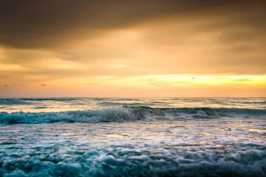 Güneşten sonra gökyüzünün renkleri