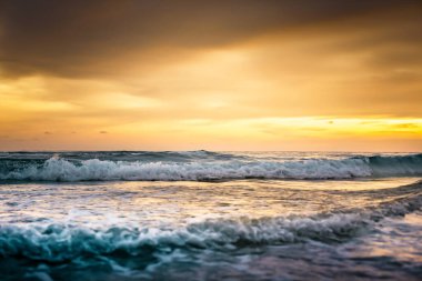 Güneşten sonra gökyüzünün renkleri