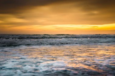 Güneşten sonra gökyüzünün renkleri