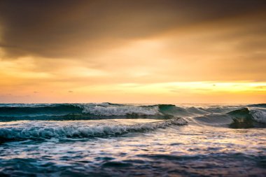 Güneşten sonra gökyüzünün renkleri