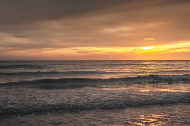 Güneşten sonra gökyüzünün renkleri
