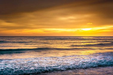 Güneşten sonra gökyüzünün renkleri