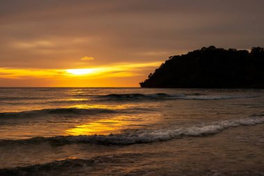 Güneşten sonra gökyüzünün renkleri