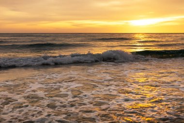 Güneşten sonra gökyüzünün renkleri