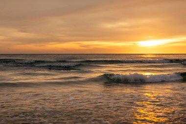 Güneşten sonra gökyüzünün renkleri