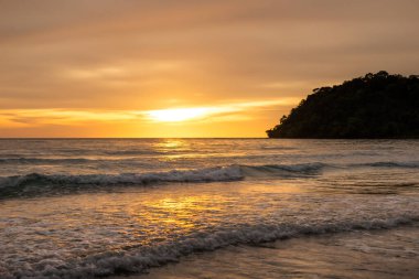 Güneşten sonra gökyüzünün renkleri