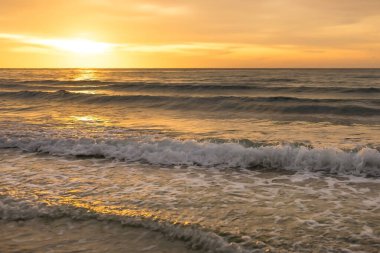 Güneşten sonra gökyüzünün renkleri