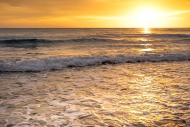 Güneşten sonra gökyüzünün renkleri