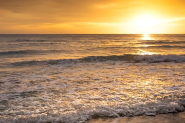 Güneşten sonra gökyüzünün renkleri