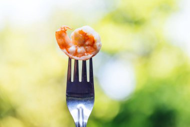 Tiger prawns grilled with salt