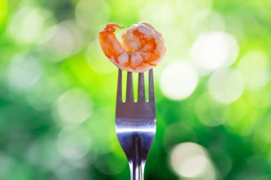Tiger prawns grilled with salt