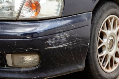 Wrinkles from the collision of the car
