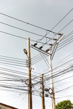 The high-voltage cables are tangled in a mess.