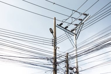 The high-voltage cables are tangled in a mess.