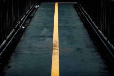 Merdivenlerden inip çıkarken.