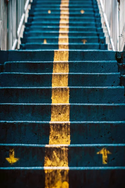Arrow Pointing Way Stairs — Fotografia de Stock