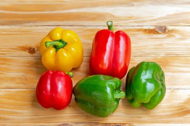 Çan biberi baharatlı olmayan kırmızı biberdir.