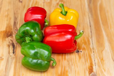 Çan biberi baharatlı olmayan kırmızı biberdir.