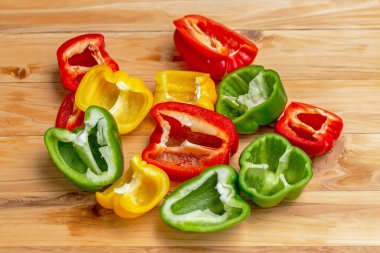 Çan biberi baharatlı olmayan kırmızı biberdir.