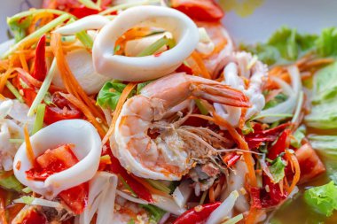 Karidesli Baharatlı Vermicelli Salata