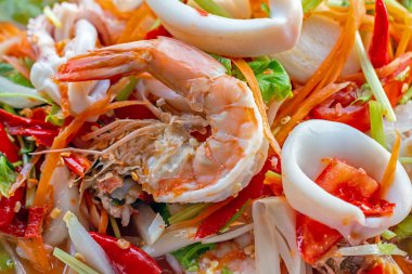 Karidesli Baharatlı Vermicelli Salata