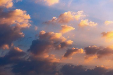 Güneşten sonra gökyüzünün renkleri